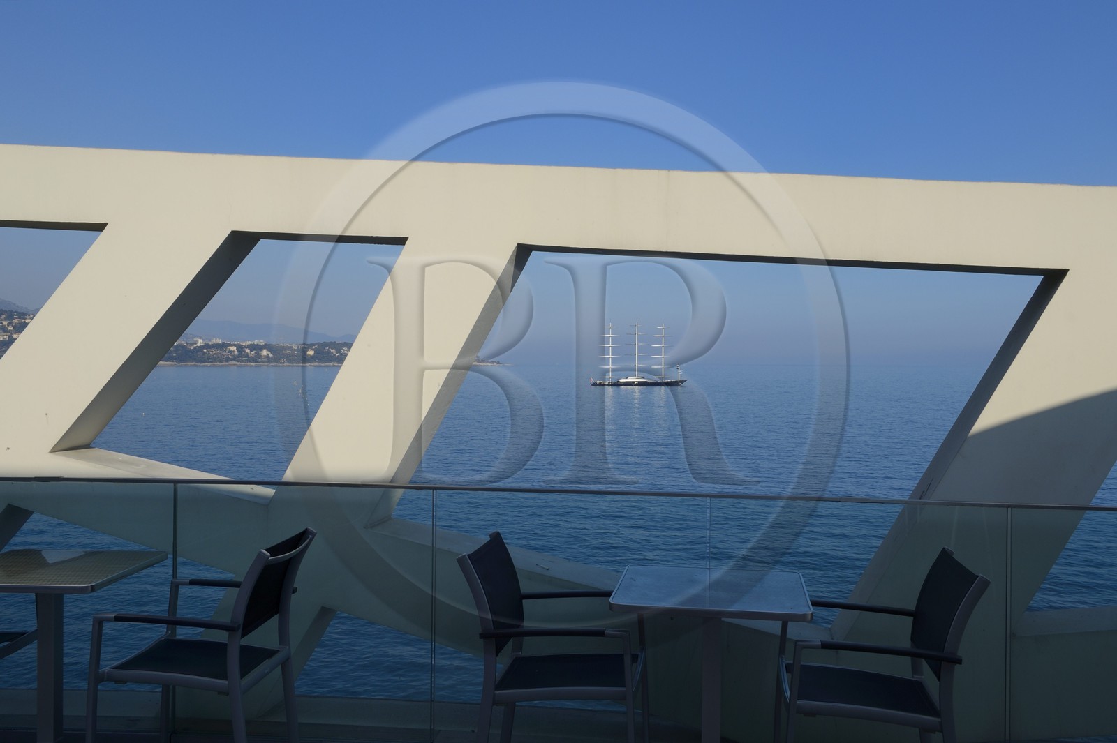 Principauté de Monaco, Monaco, Monte-Carlo, vue sur la rade depuis la terrasse du NI BOX