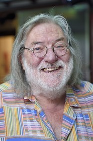 France, Bas-Rhin (67), Strasbourg, vieille ville classée au Patrimoine Mondial de l'UNESCO, Roger Siffer, chansonnier régionaliste, humoriste, comédien et homme de radio, il dirige la salle de spectacle et restaurant la choucrouterie depuis 1984