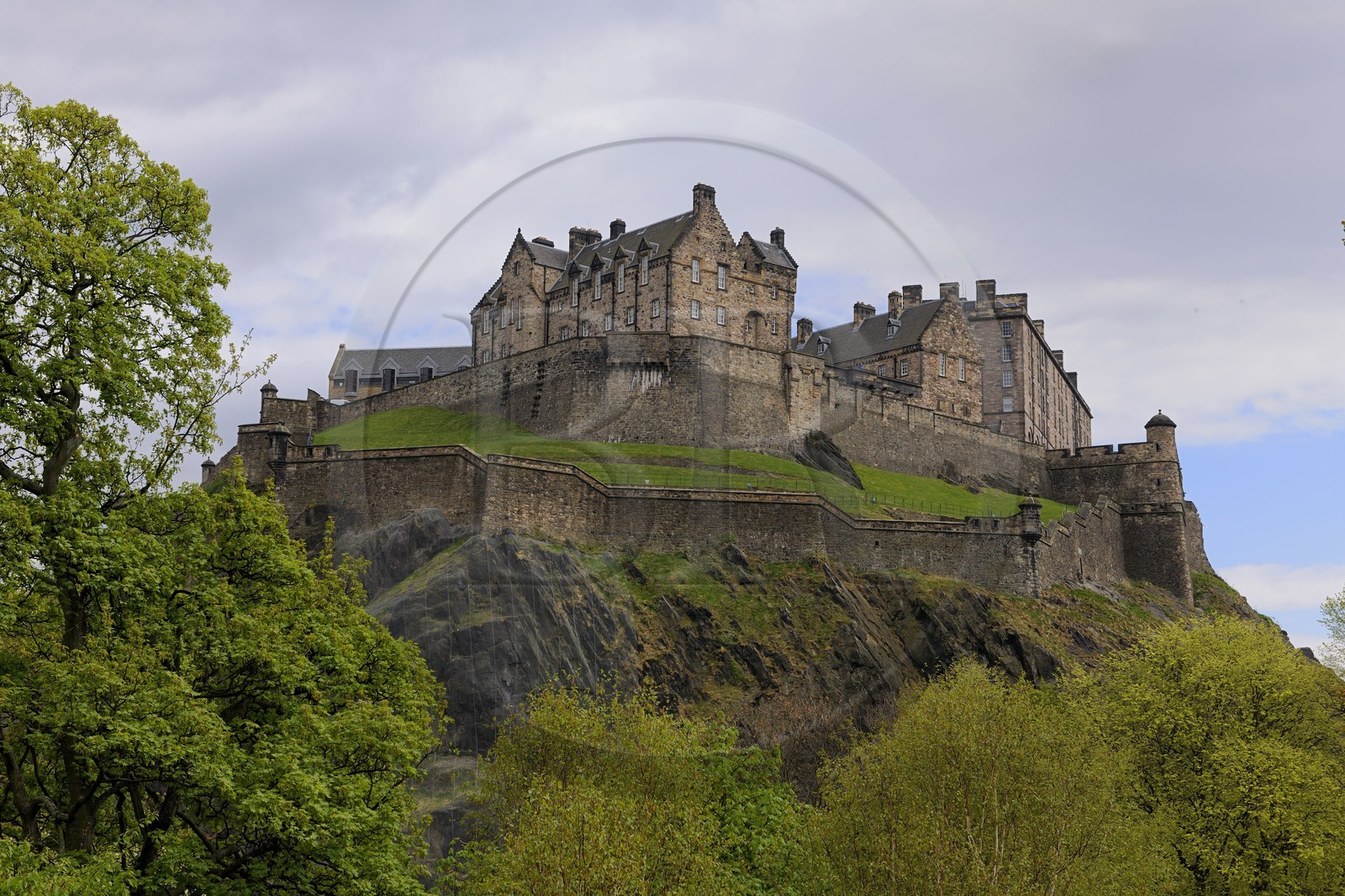 United Kingdom, Scotland, Edinburgh, listed as World Heritage by UNESCO, castle overlooking the city