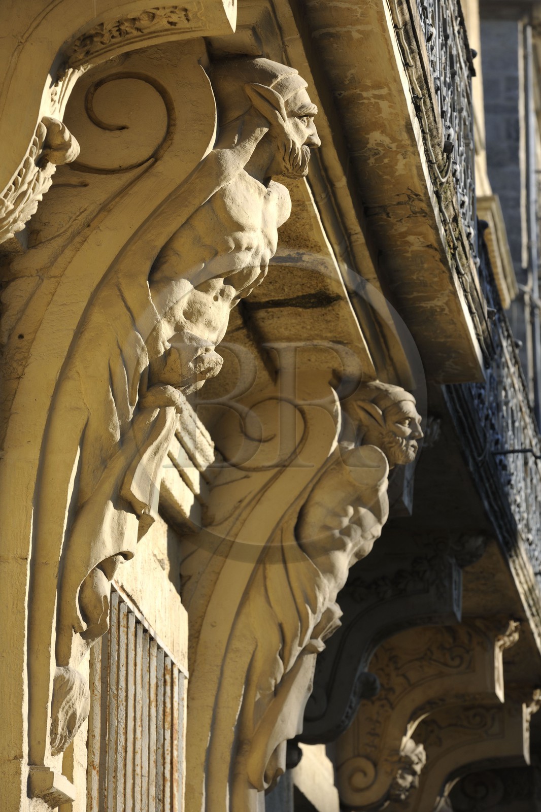 France, Hérault (34), Montpellier, centre historique, l'Ecusson, place du Canourgue, un atlante sur la façade de l'hôtel Richer de Belleval