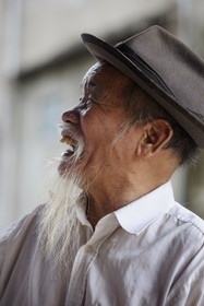 Vietnam, Hanoï, portrait d'un vieil homme avec une barbe semblable à celle d'Ho Chi Minh