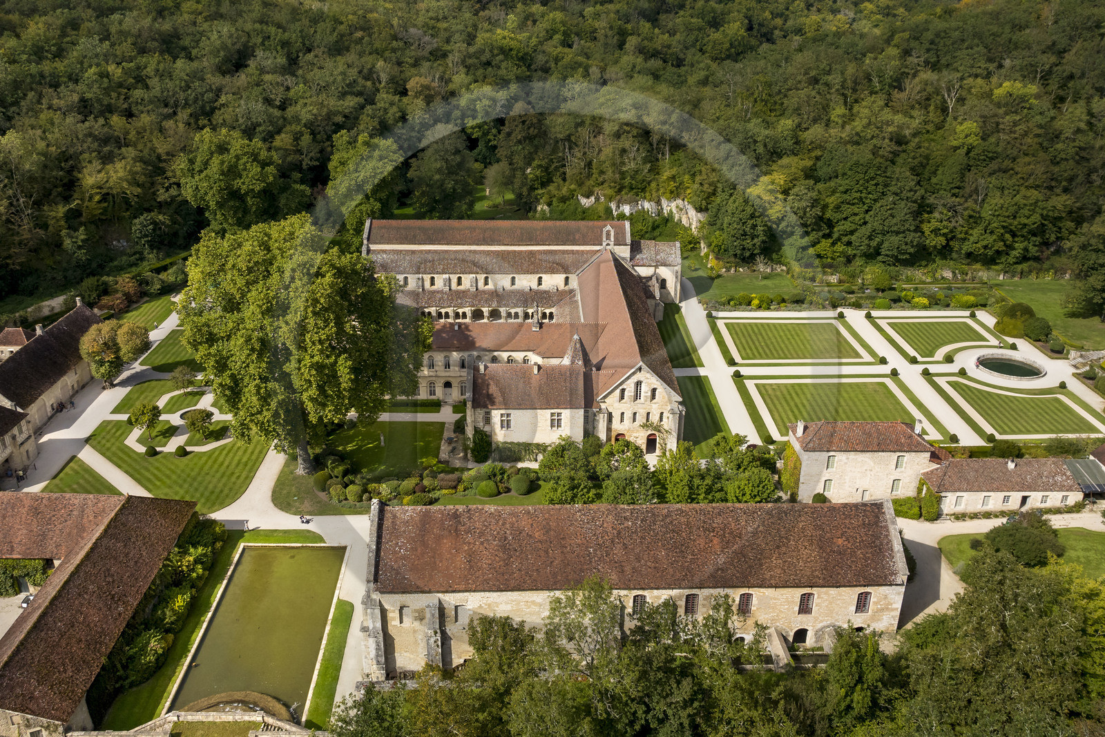 France, Côte-d'Or (21), Marmagne, l'abbaye cistercienne de Fontenay fondée en 1118, classée au Patrimoine Mondial de l'UNESCO (vue aérienne)