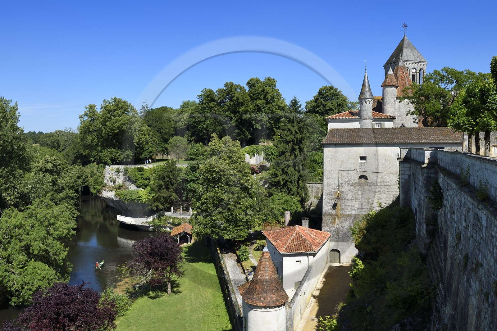 France, Dordogne, Perigord Vert, Bourdeilles, the Dronne river seen from the castle