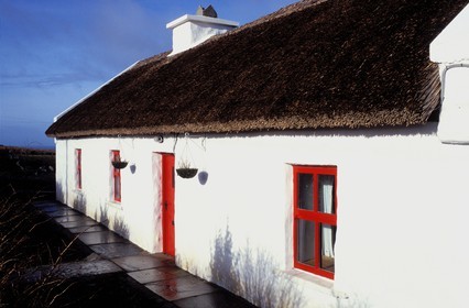 Irlande, comté de Clare, maison traditionnelle vers Roadford
