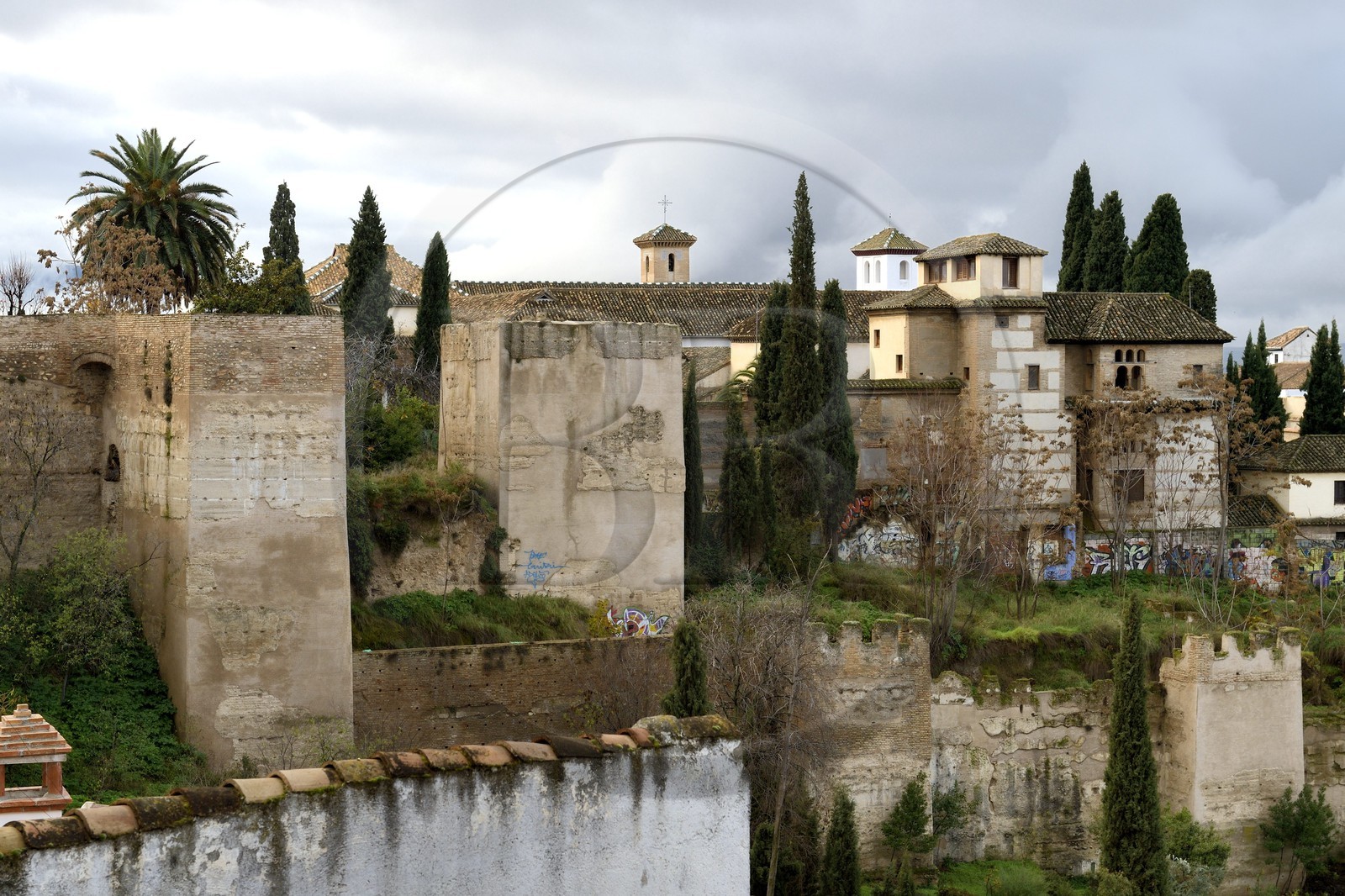 Espagne, Andalousie, Grenade, l'ancien quartier arabe de l' Albayzin classé Patrimoine Mondial de l'UNESCO, les remparts de la vieille ville