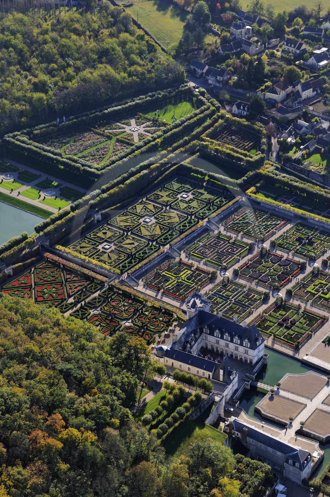 France, Indre-et-Loire (37), Vallée de la Loire classée Patrimoine Mondial de l' UNESCO, le château et les jardins de Villandry (vue aérienne)