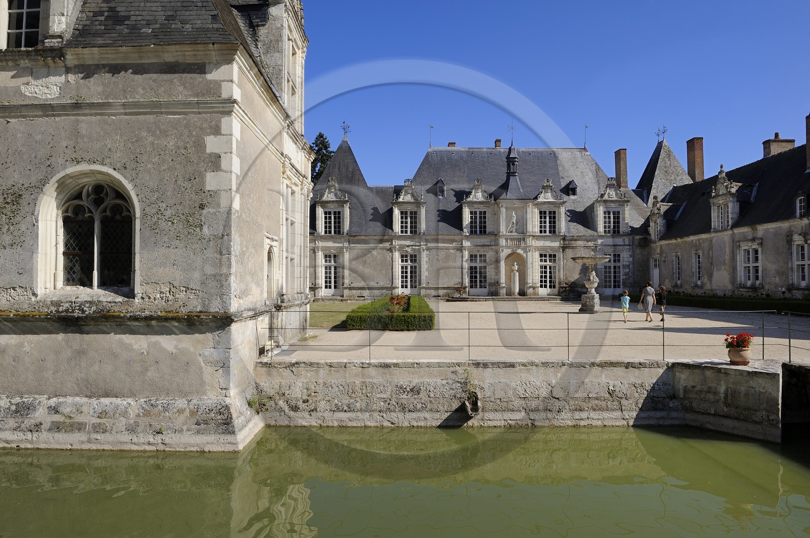 France, Loir-et-Cher (41), château de Villesavin (châteaux de la Loire), la cour d'honneur