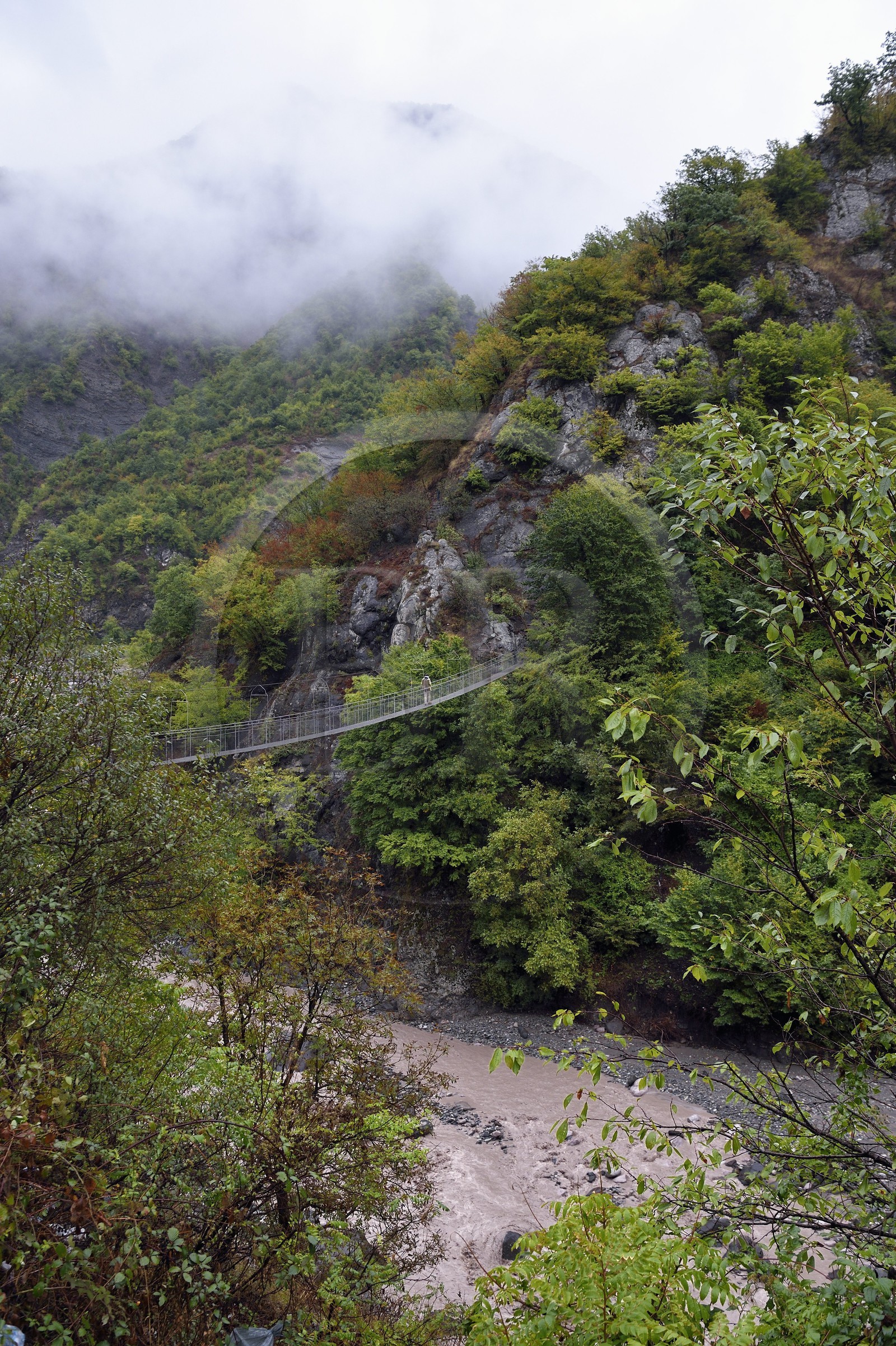Azerbaïdjan, région de Ismailli, pont suspendu sur les gorges de la rivière Girdimanchai