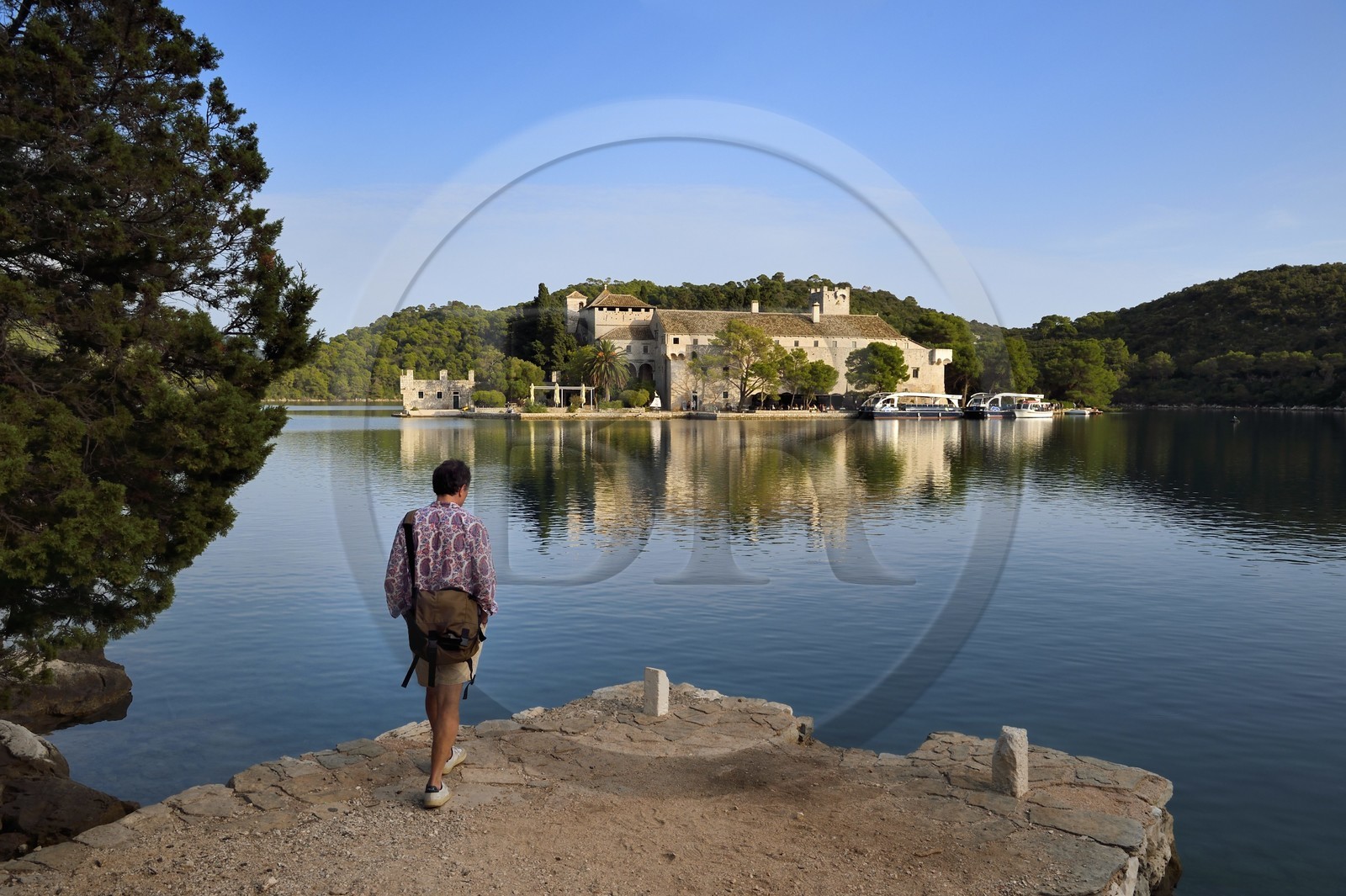 Croatie, Dalmatie, cote dalmate, Ile de Mljet, Parc national de Mljet, ancien monastère bénédictin sur l'ilot de Sainte Marie (Sveta Marija)