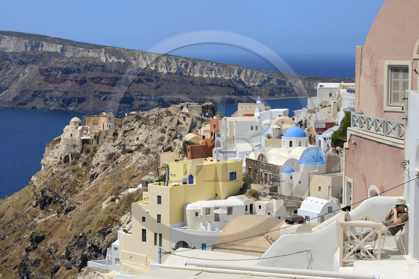 Greece, Cyclades, Aegean Sea, Santorini (Thira or Thera), the village of Oia overlooking the Caldera