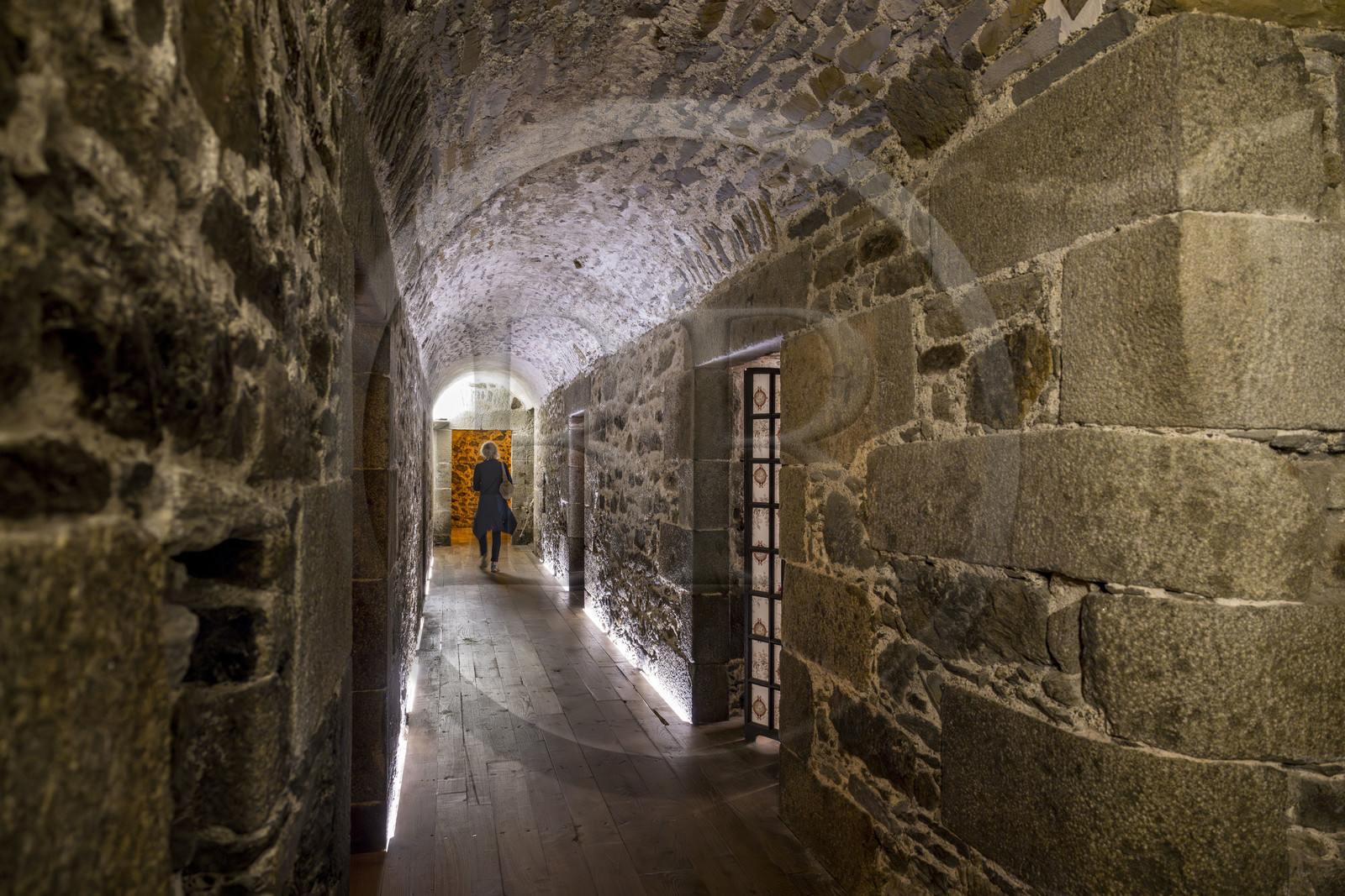 France, Ille-et-Vilaine (35), Côte d'Emeraude, Saint-Malo, l'Hotel Magon, authentique demeure de corsaire, hotel particulier construit pour François Auguste Magon de la Lande en 1725, armateur malouin, corsaire de Louix XV, négrier et directeur de la compagnie des Indes, les anciens entrepots au deuxième sous sol