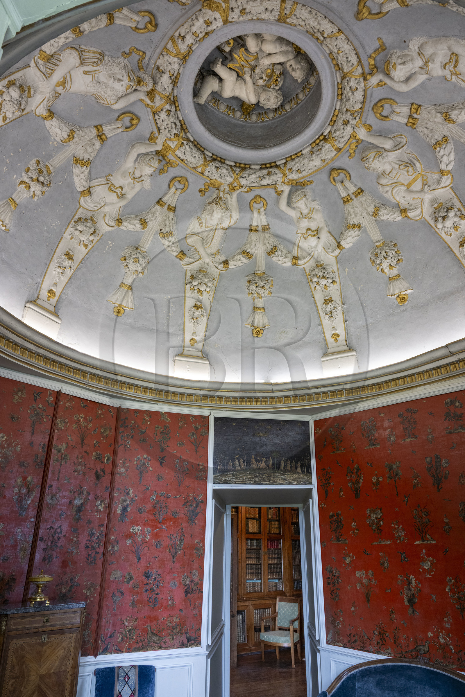 France, Côte-d'Or (21), Epoisses, le château d'Epoisses, le petit salon au décor du XVIIIe siècle dans la tour des archives