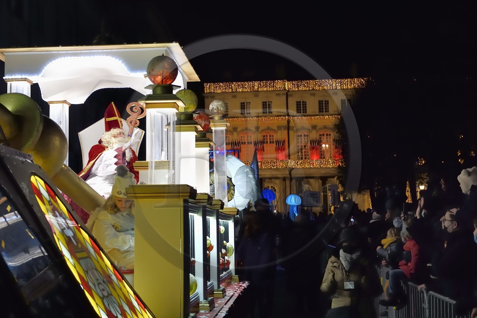 France, Meurthe-et-Moselle (54), Nancy, place Stanislas, le défilé de la Saint-Nicolas, le char de Saint Nicolas