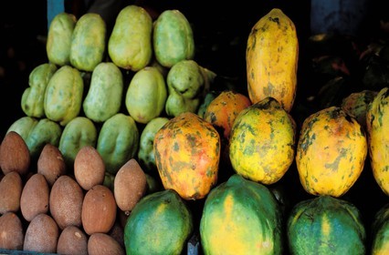 République Dominicaine, Saint-Domingue (Santo Domingo), le Mercado Modelo étalage de fruits et légumes