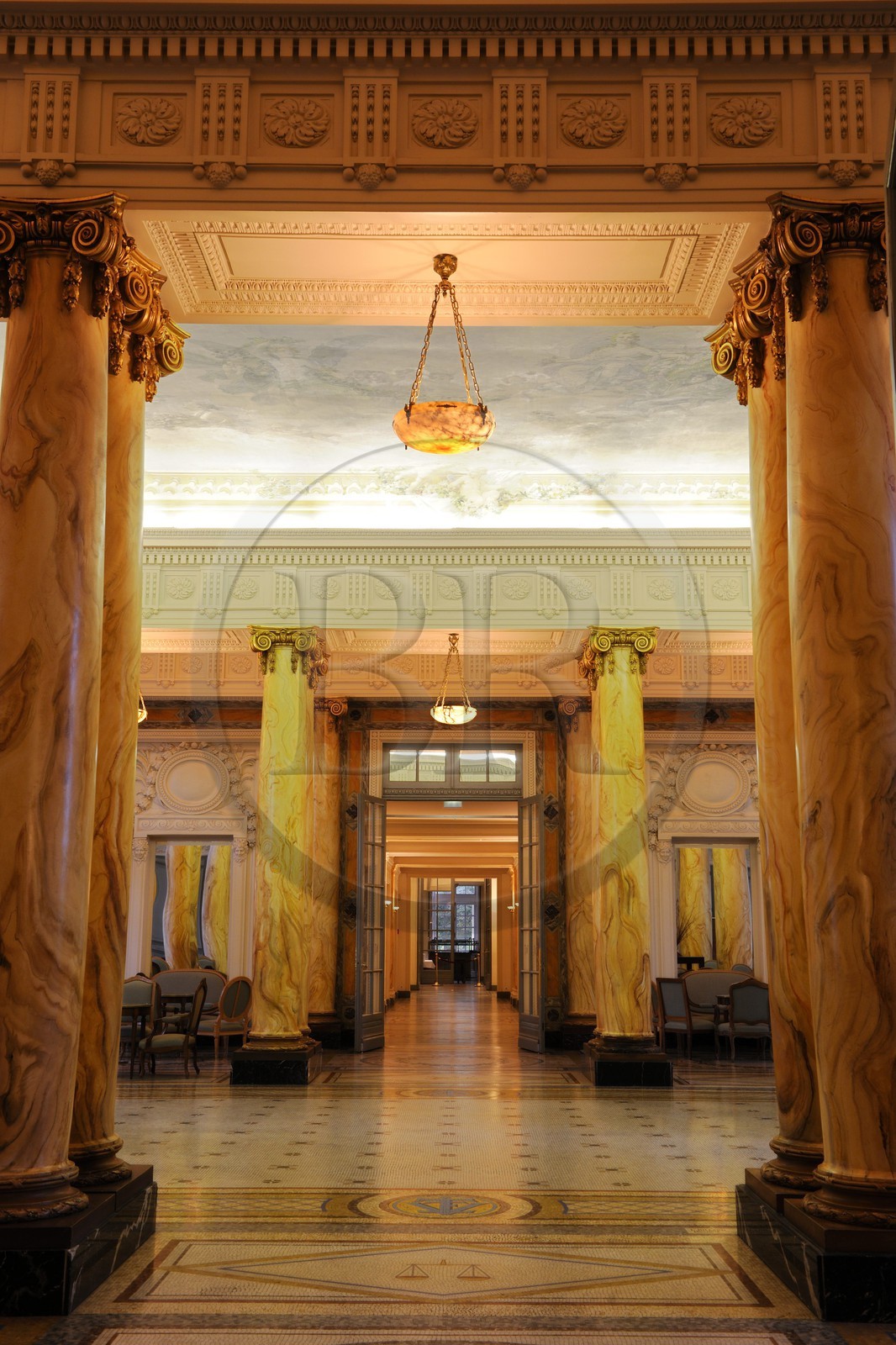 France, Vosges (88), Station thermale de Vittel, le hall du Grand Hôtel propriété du Club Mediterranée