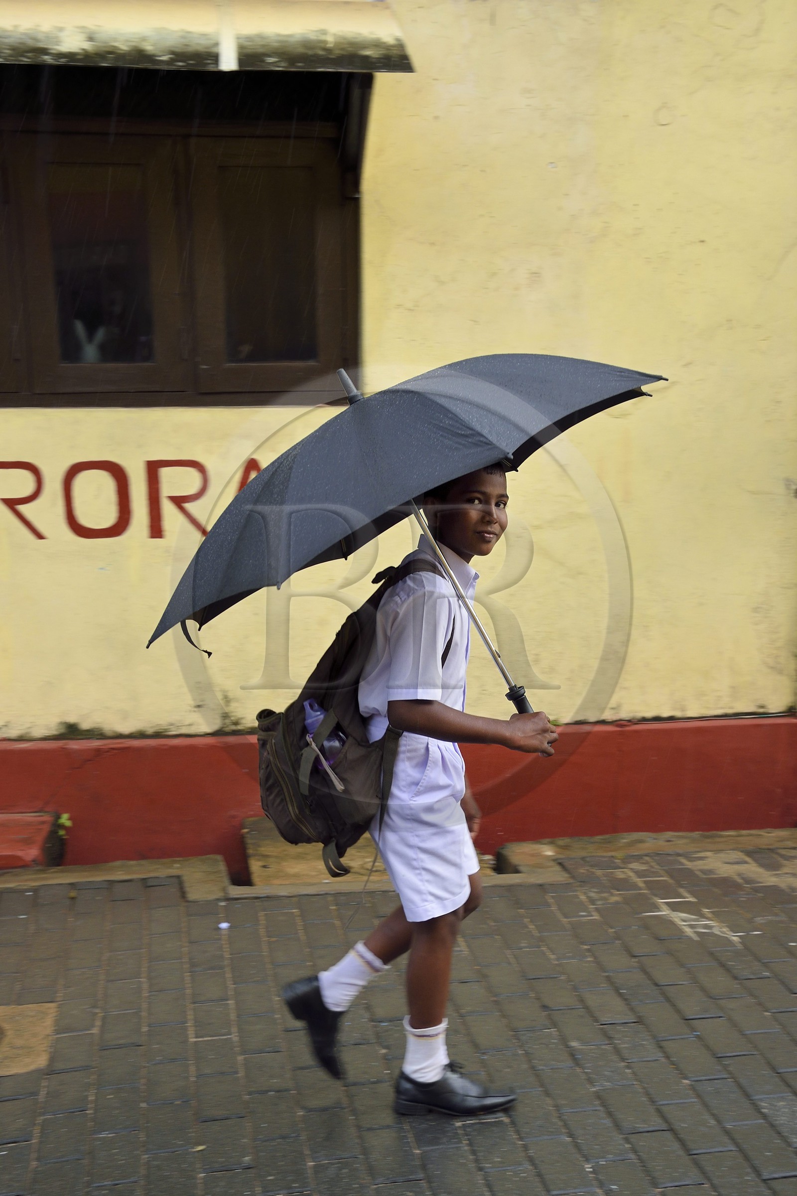 Sri Lanka, Province du Sud, Fort de Galle, classé Patrimoine Mondial de l'UNESCO, en route pour l'école