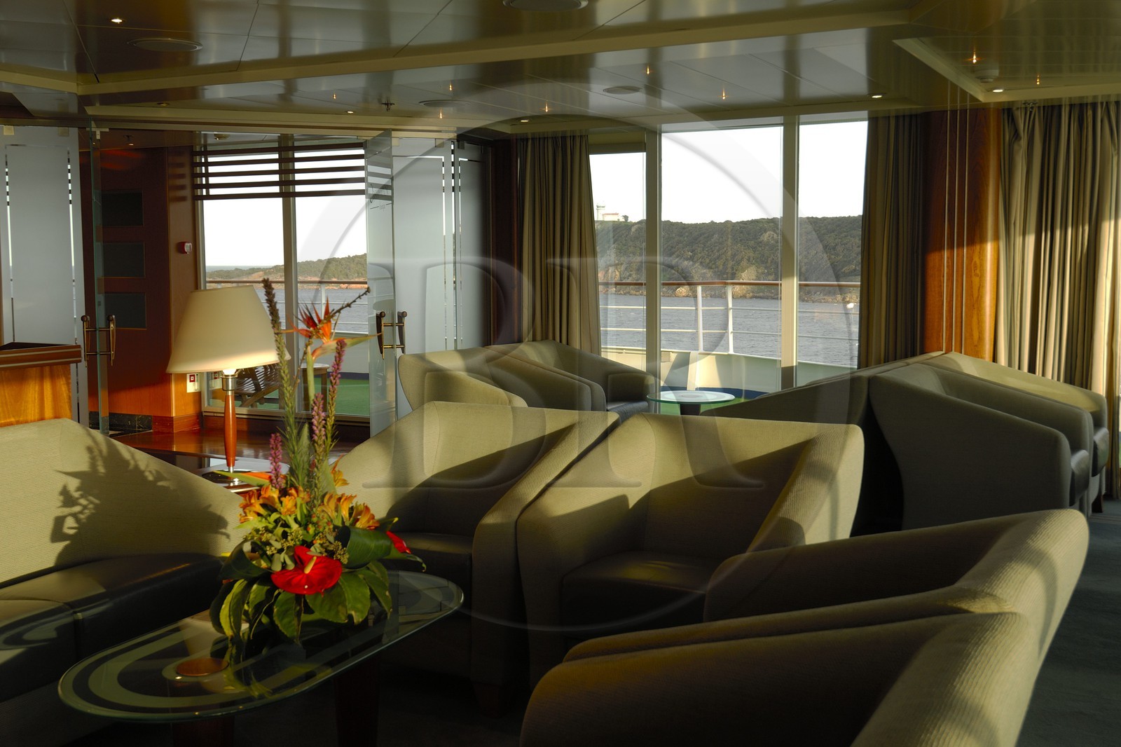 France, Corse (2a), Baie de Porto Vechio, croisière à bord du Silvershadow de la compagnie Silversea, un des salons