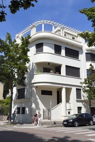 France, Allier (03), Vichy, Villa Ica in art Deco style, residence of the Swiss Ambassador from July 1940 to August 1944, at the corner of Boulevard des Etats-Unis and Rue Prunelle