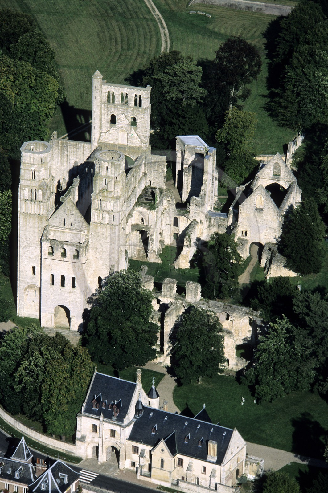 France, Seine-Maritime (76), l'abbaye de Jumièges, (vue aérienne)