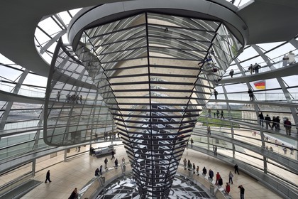 Allemagne, Berlin, Reichstag, dome en verre du Bundestag (parlement allemand depuis 1999) de l'architecte Sir Norman Foster