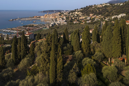 France, Alpes-Maritimes (06), Menton, Domaine des Colombieres, vue sur la ville depuis le domaine (vue aérienne)