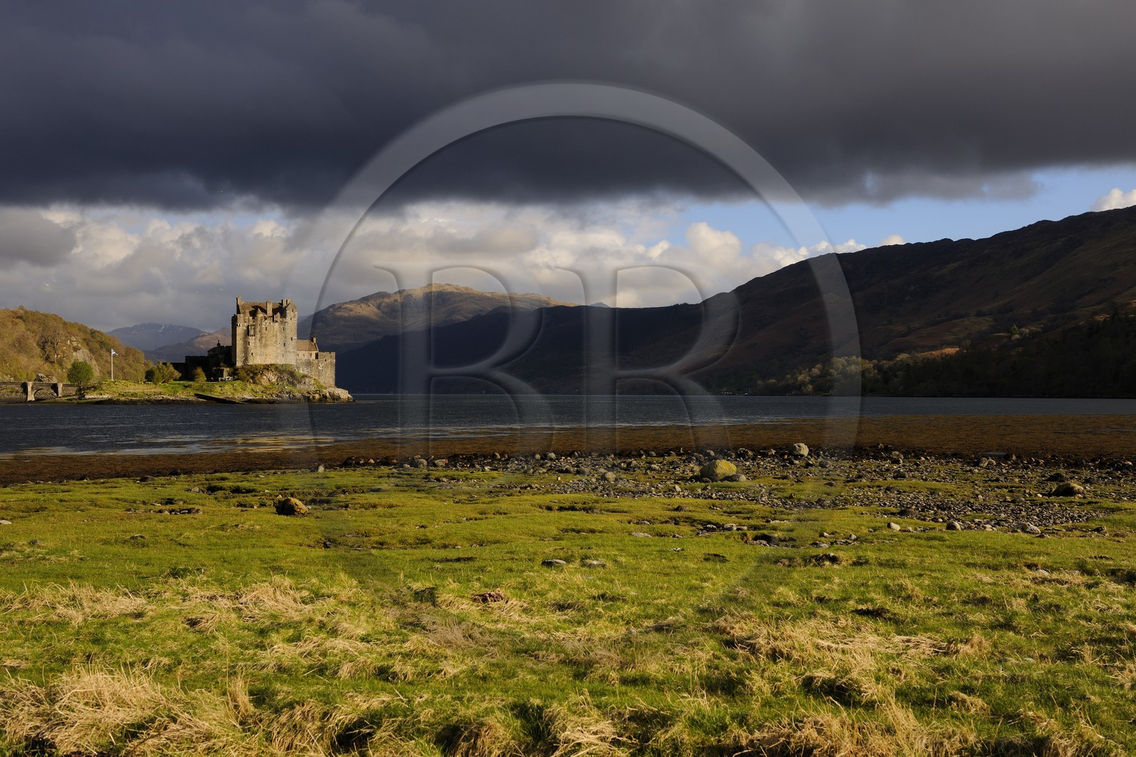 Royaume-Uni, Ecosse, région des Highlands, comté de Ross & Cromarty, Eilean Donan Castle, château à l'entrée du Loch Duich