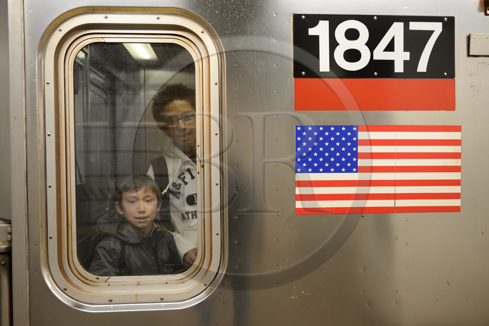 Etats-Unis, New York, Manhattan, le metro avec le drapeau américain