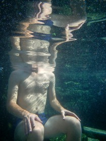 France, Corse-du-Sud (2A), région de Sartène, Sainte-Lucie-de-Tallano, les sources chaudes des bains de Caldane, une eau sulfureuse jaillit à 38°C dans un petit bassin