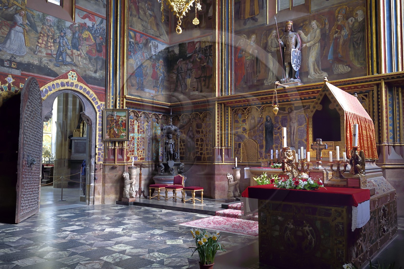 République Tchèque, Prague, centre historique classé Patrimoine Mondial de l'UNESCO, quartier de Hradcany, la cathédrale Saint-Guy à l'intérieur du chateau Royal, Chapelle et tombe de Saint Venceslas