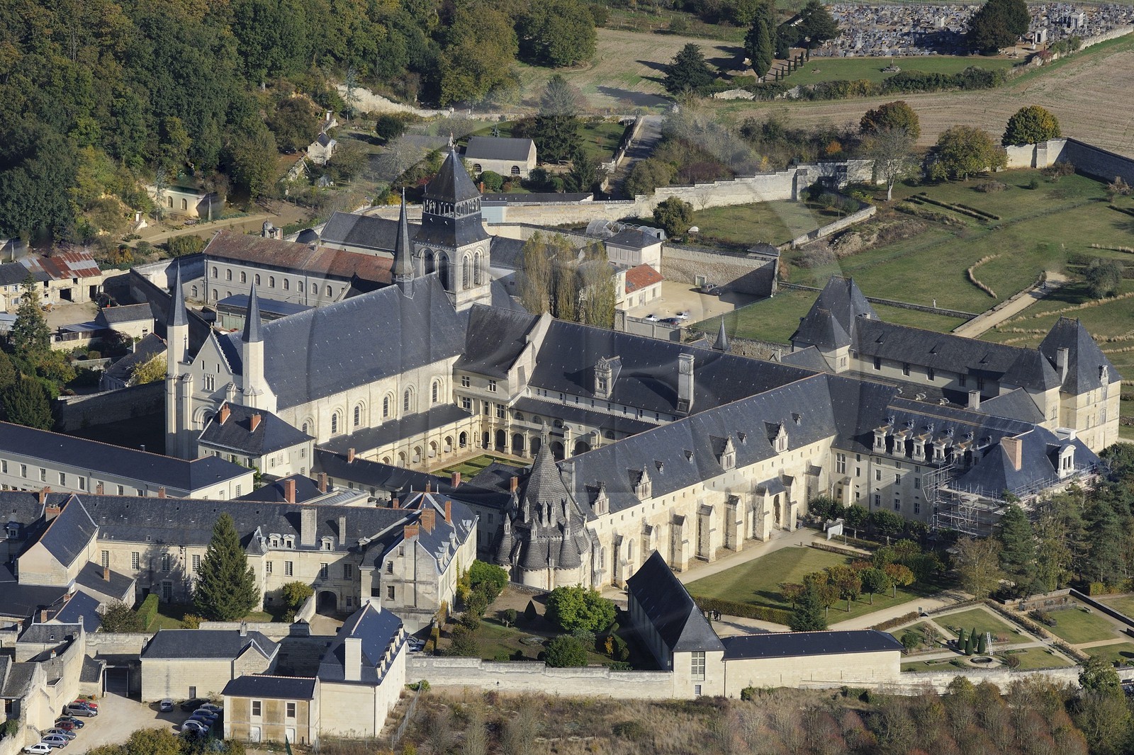 France, Maine-et-Loire (49), Vallée de la Loire classée Patrimoine Mondial de l'UNESCO, Fontevraud l'Abbaye, abbaye de Fontevraud (vue aérienne)
