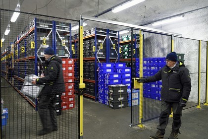 Norvège, Svalbard, Spitzberg, Longyearbyen, la Réserve mondiale de semences du Svalbard (banque de graines du Global Seed Vault), salle de stockage des semences artificiellement maintenue à -18°C, près de 900000 échantillons ont été déposés, provenant de 200 pays d'origine et de 73 instituts déposants