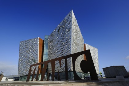 Royaume-Uni, Irlande du Nord, Belfast, quartier des docks de Queen's Island, le centre Titanic Belfast Experience