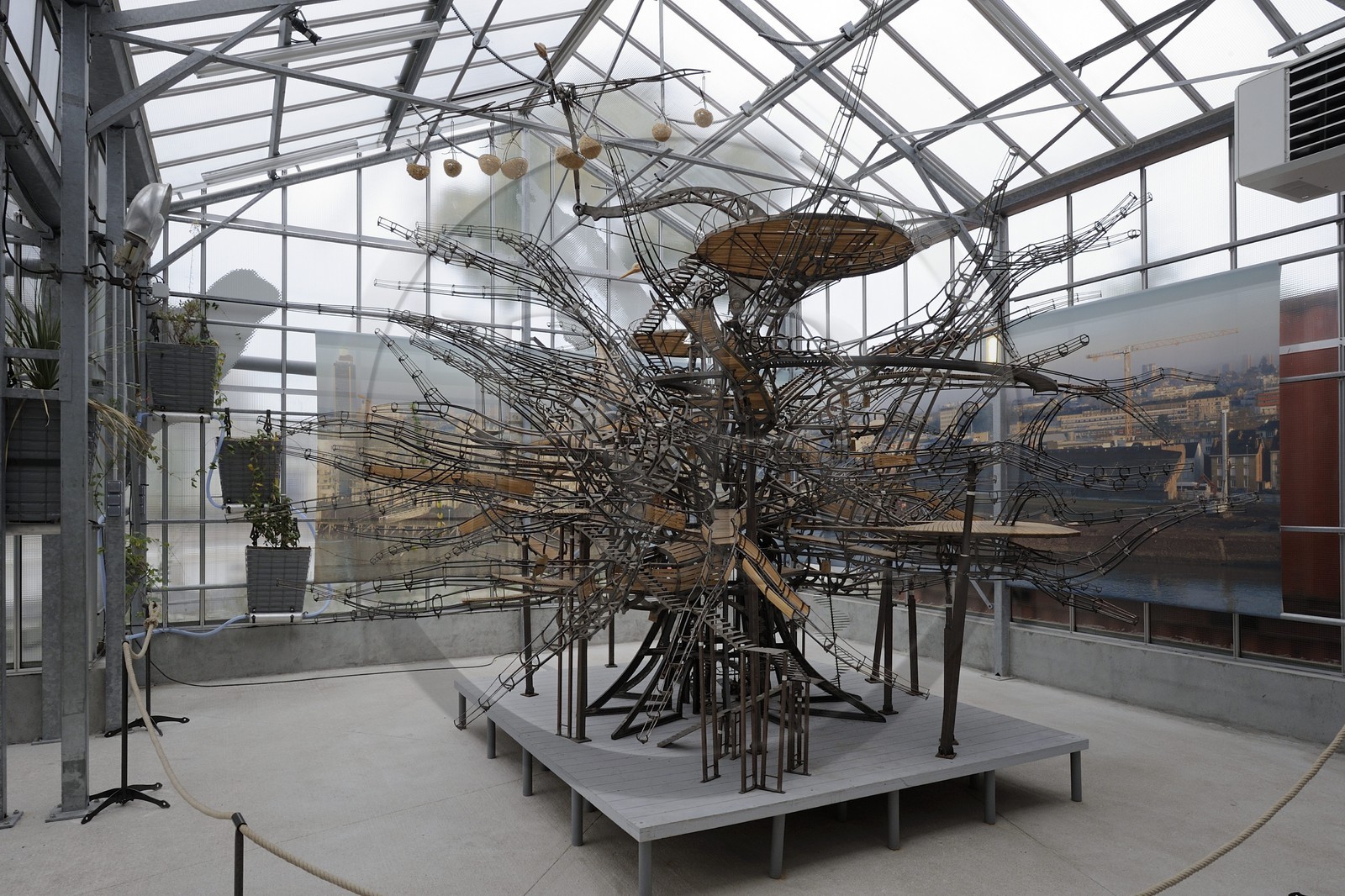 France, Loire-Atlantique (44), Nantes, l'Ile de Nantes, les hangars des anciens chantiers navals, les Machines de l'Ile, maquette du projet d'Arbre géant, automates