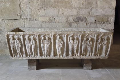 France, Puy de Dome, Clermont Ferrand, Notre-Dame de l'Assomption cathedral, in the 10th century crypt, 5th century Gallo-Roman Christian marble sarcophagus representing Christ and the apostles