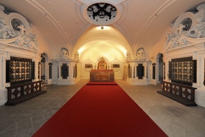 France, Paris (75), l’église des Carmes rue de Vaugirard, la crypte où sont disposés les restes partiels du massacre de 115 prêtres le 2 septembre 1792