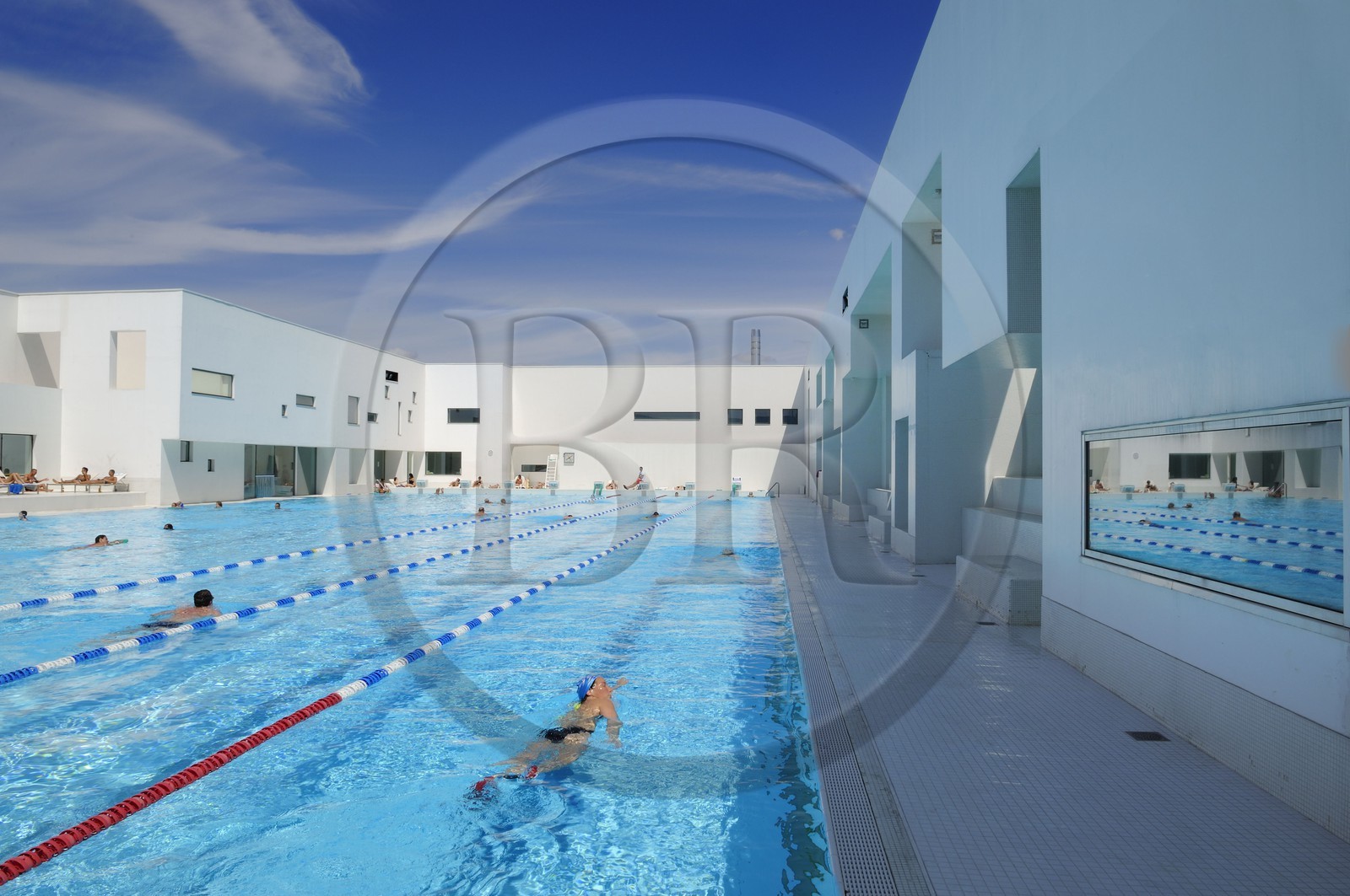 France, Seine-Maritime (76), Le Havre, la piscine les Bains des Docks crée par l'architecte Jean Nouvel