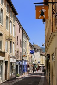 France, Saône et Loire (71), Cluny, la rue (principale) Lamartine