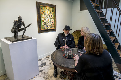 France, Paris, Musée Maillol art museum, German painter and sculptor Markus Lüpertz interviewed by journalist Françoise Monnin from Artension magazine (right) during his exhibition in dialogue with the work of Aristide Maillol, in the company of translator Gabriele Wennemer
