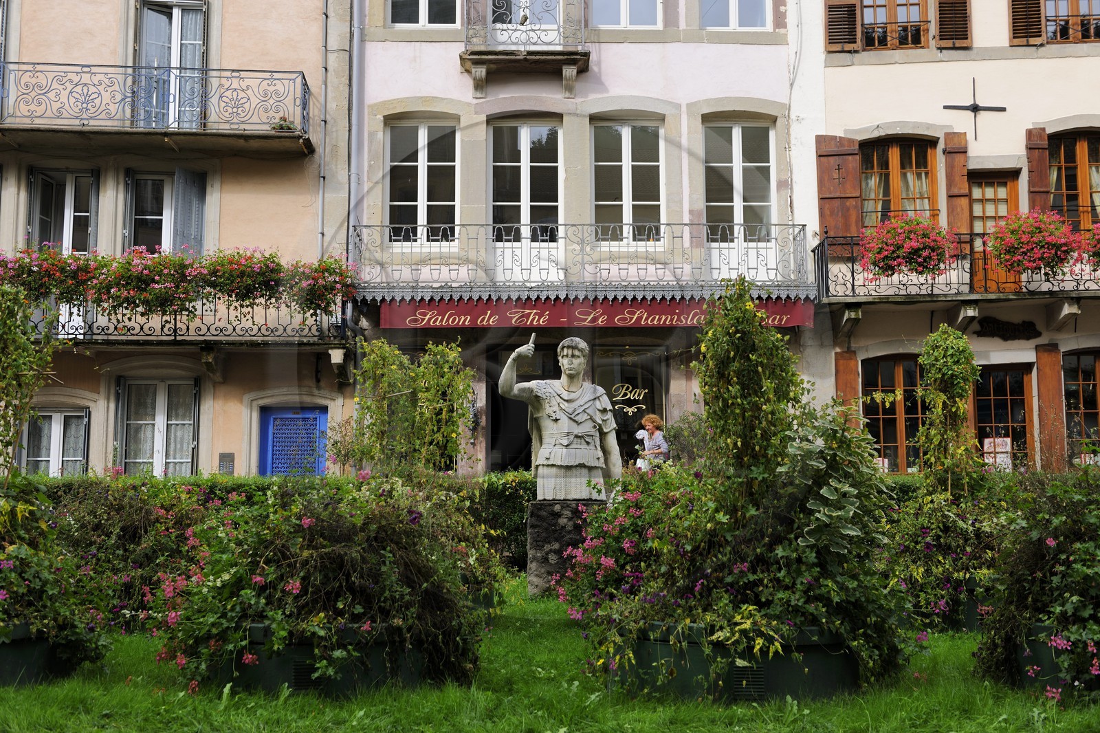 France, Vosges (88), Station thermale de Plombières-les-Bains, statue romaine place du Bain Romain