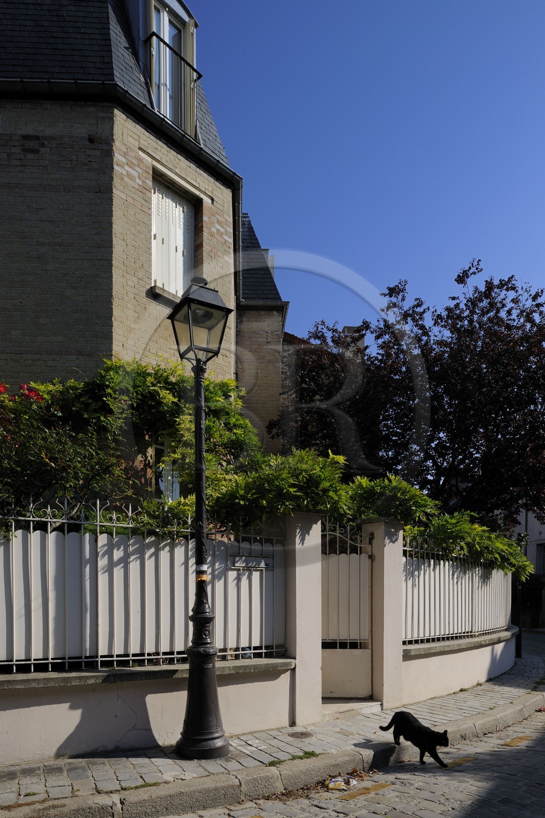 France, Paris (75), 20ème arr, La campagne à Paris maisons avec jardins au coeur de la ville, le quartier du film le Petit Nicolas