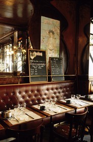 France, Paris (75), le Bistrot du Peintre avenue Ledru Rollin au décor rétro