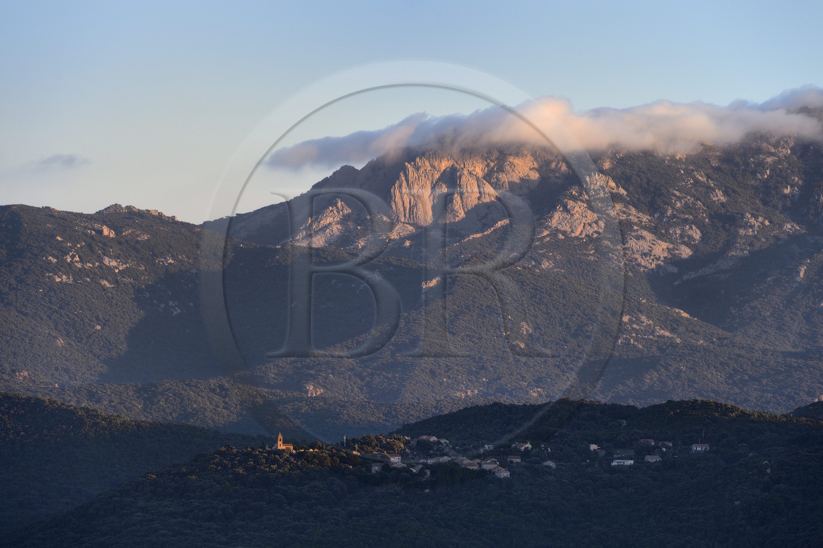 France, Corse-du-Sud (2A), Alta Rocca, vallée de Fiumicicoli et le village de Pantano