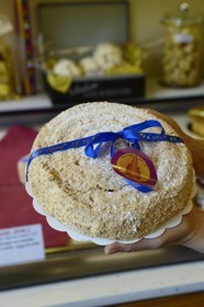 France, Meurthe-et-Moselle (54), Nancy, Patisserie Adam, gateau le Saint Epvre