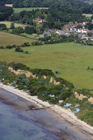 Royaume-Uni, Angleterre, Hampshire, Ile de Wight, Bembridge, cabanes de plage (vue aérienne)