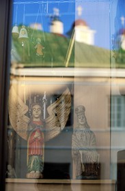 Lituanie (Pays Baltes), Vilnius, magasins d'objets religieux face à l'église du Saint-Esprit, monastère russe orthodoxe