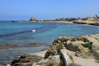 Israël, district d'Haifa, Césarée (Caesarea Maritima), ruines de Césarée et la citadelle croisée en arrière plan