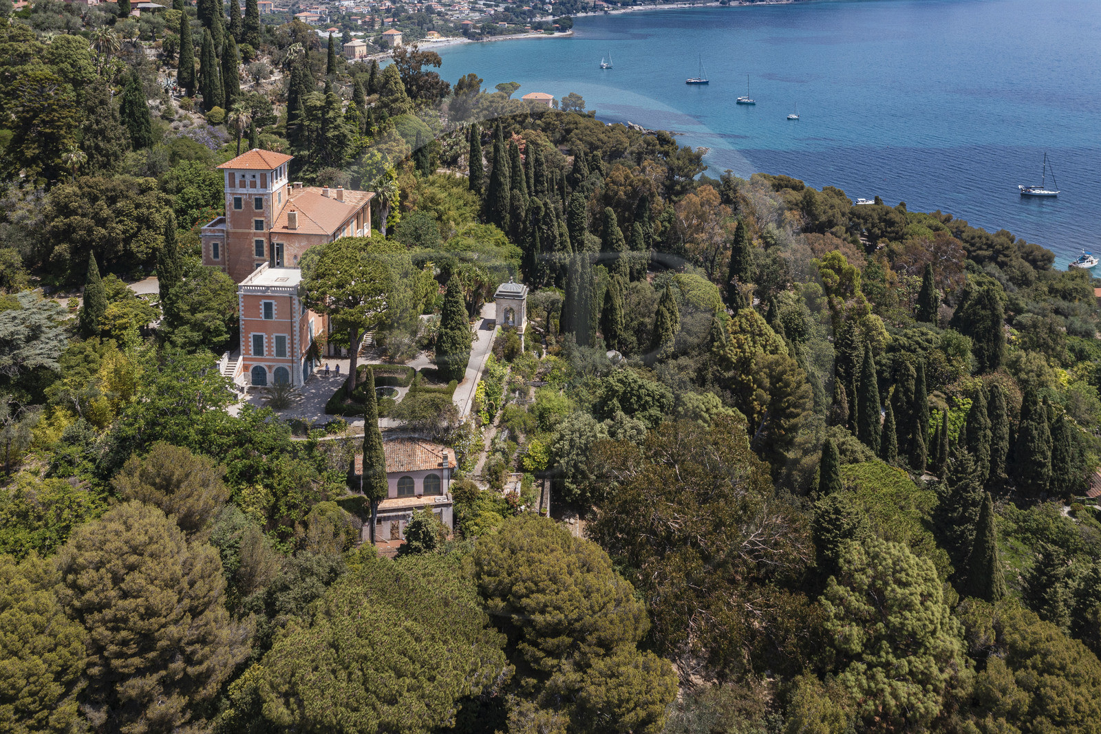 Italie, Ligurie, Province d'Imperia, Vintimille, Jardin botanique Hanbury autour du Palazzo Orengo (vue aérienne)