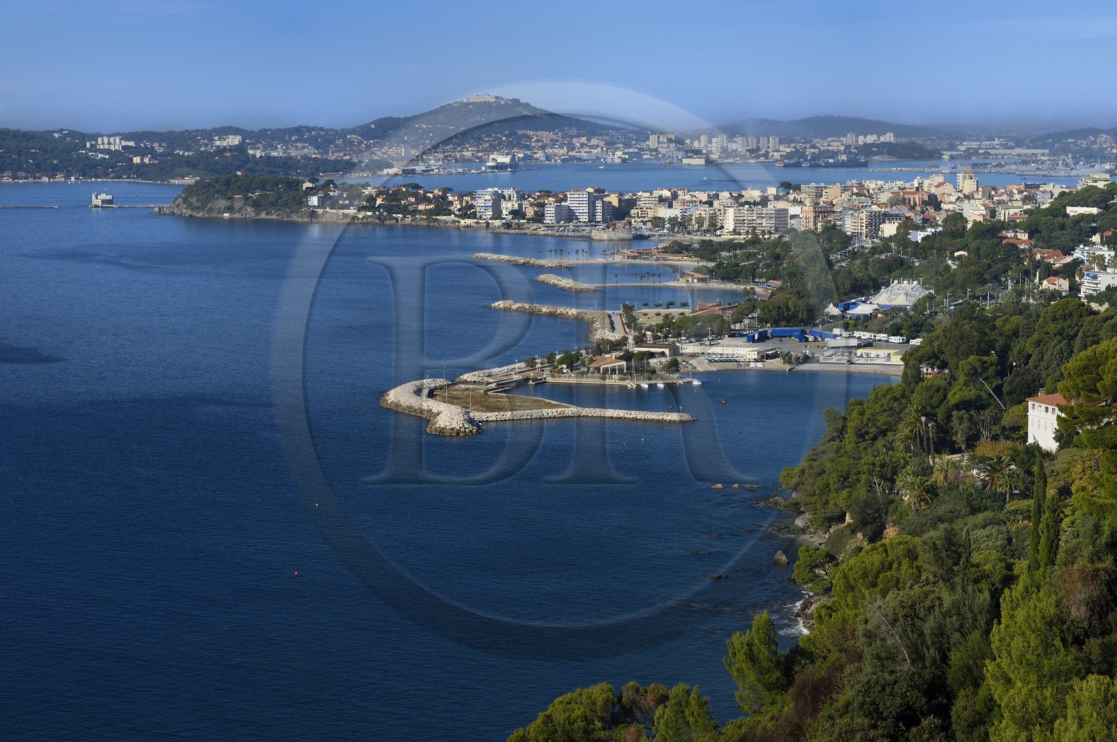 France, Var (83), Toulon, quartier Le Mourillon, les plages vu depuis le Fort du Cap Brun