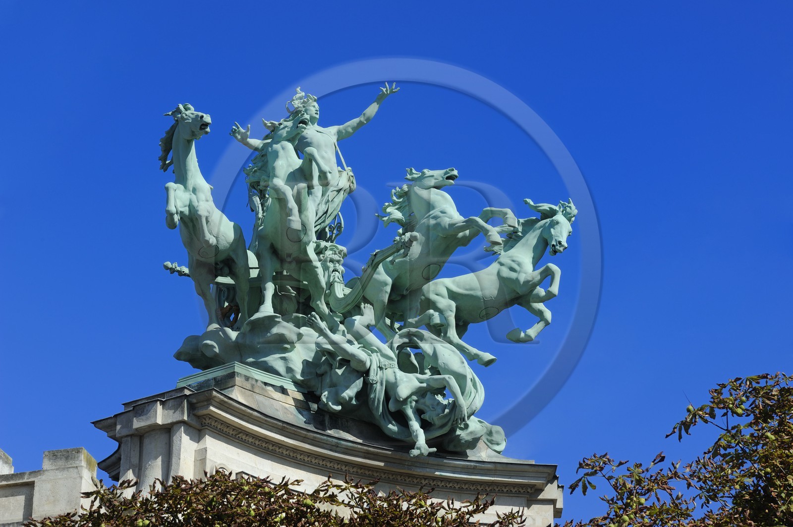 France, Paris (75), le Grand Palais, quadrige en cuivre repoussé de Geoges Récipon, allégorie de l'Harmonie triomphant de la Discorde