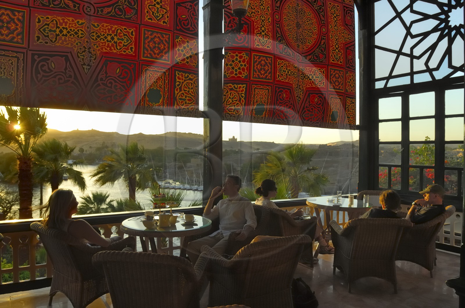 Egypte, Haute Egypte, Nubie, vallée du Nil, Assouan, la terrasse de l'hotel Old Cataract qui surplombe le Nil